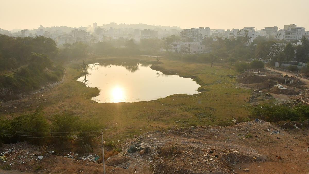 HYDRA begins demolishing encroachments on Bam Rukn Ud-Dowla lake