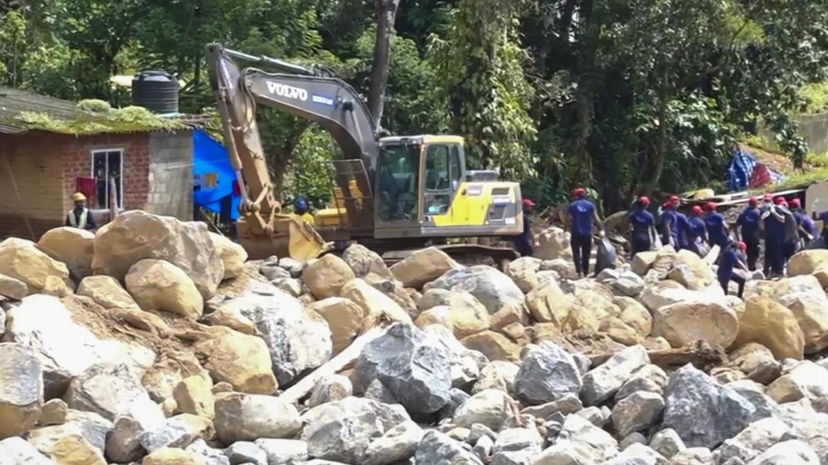 Search mission resumes in landslide-hit Wayanad; hundreds of civil volunteers take part