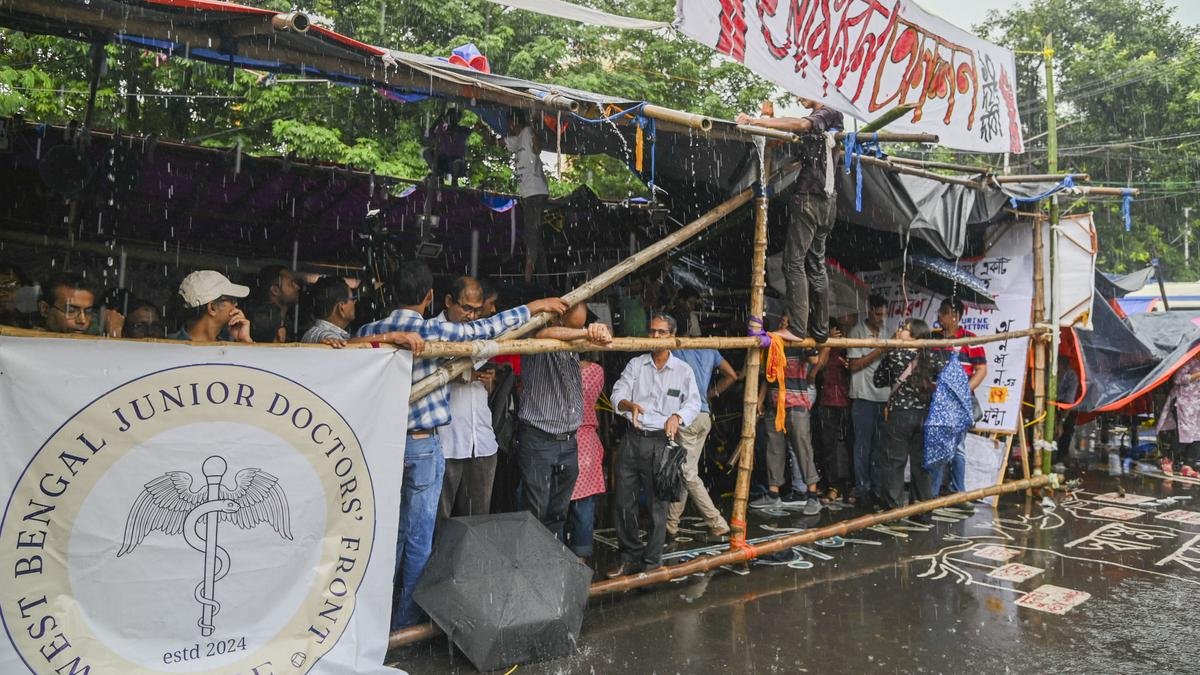 Junior doctors in Kolkata ‘fast-unto-death’ demanding justice for R.G. Kar medic, workplace security enters fifth day