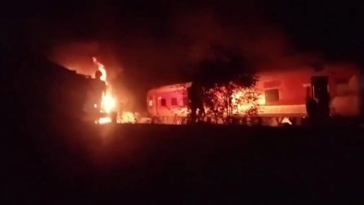 Fire breaks out after express train rams into stationary train at Kavarapettai near Chennai