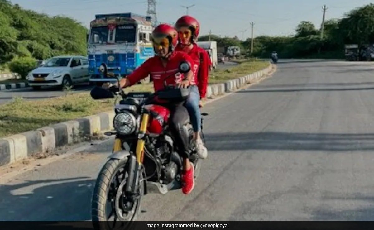 Zomato CEO Deepinder Goyal, Wife Turn Delivery Agents For A Day