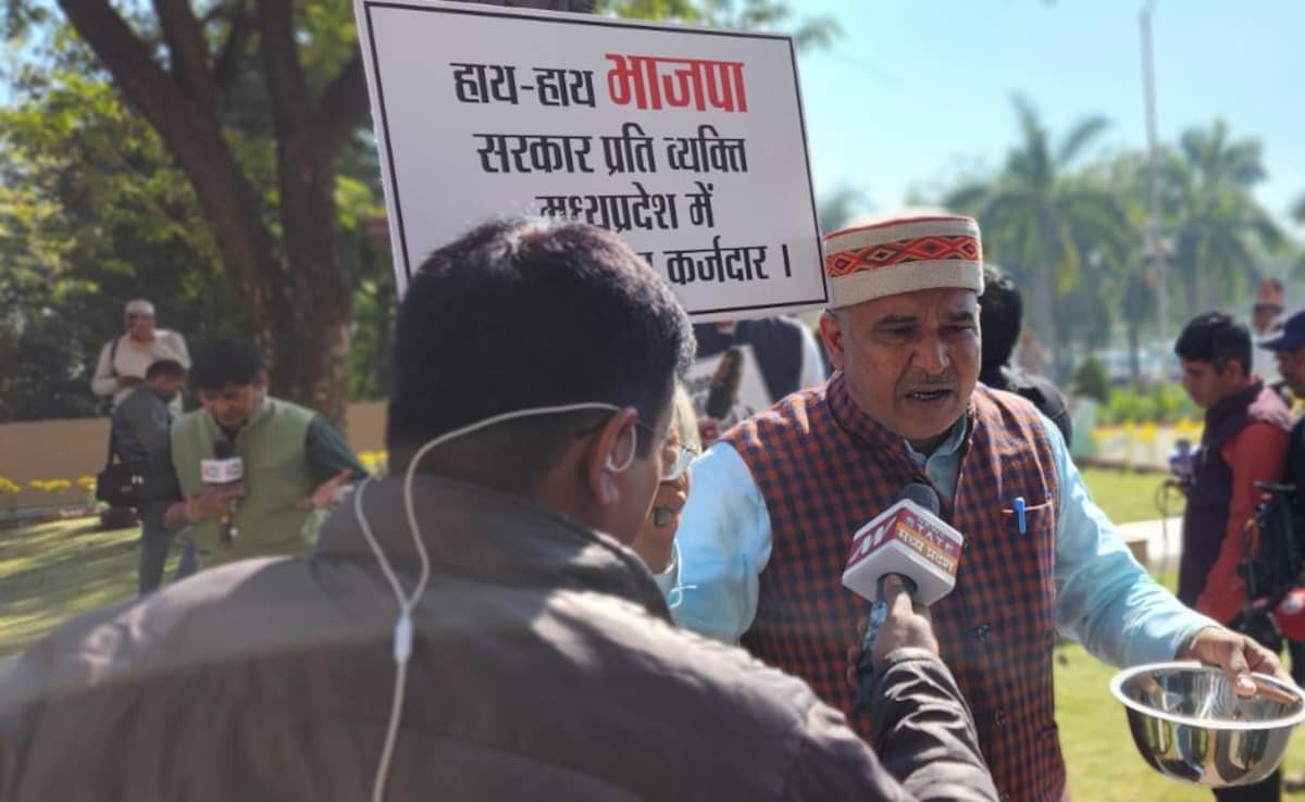 Madhya Pradesh Congress Leaders Take Begging Bowls To Assembly. Here’s Why