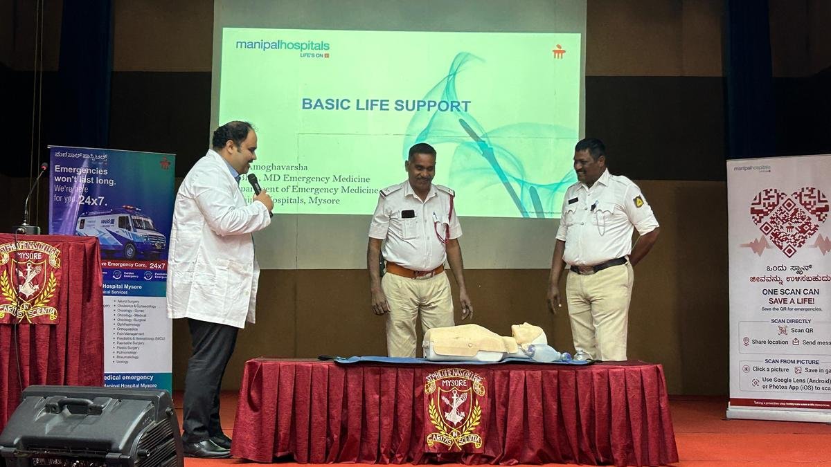 Training programme in life-saving skills for traffic police held in Mysuru